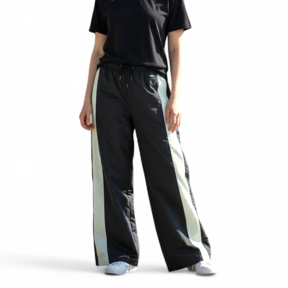 BAPE by A Bathing Ape Black Pants  Convertible Shorts Woman Size M.